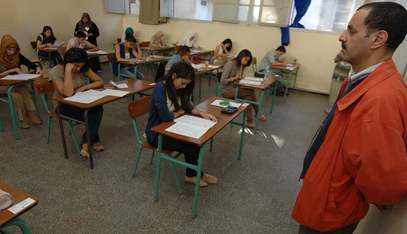 لا تتحدثوا مع الغشاشين وأشّروا على أوراقهم فقط