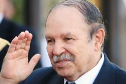 نواب البرلمان يهتفون بإسم الرئيس بوتفليقة خلال أشغال إفتتاح الدورة الربيعية