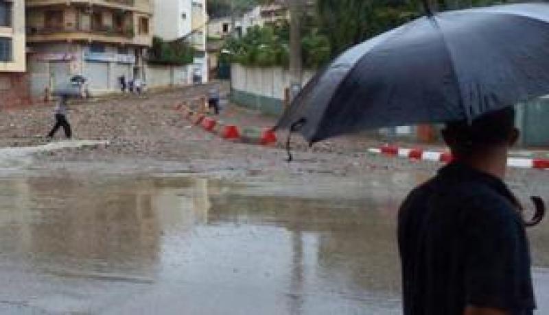 أمطار غزيرة يومي الجمعة و السبت بالولايات الغربية للبلد