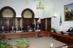 الرئيس بوتفليقة يجدد تعهده بتنفيذ برنامجه الانتخابي ويدعو الحكومة لإدراج محتواه في خطة عملها