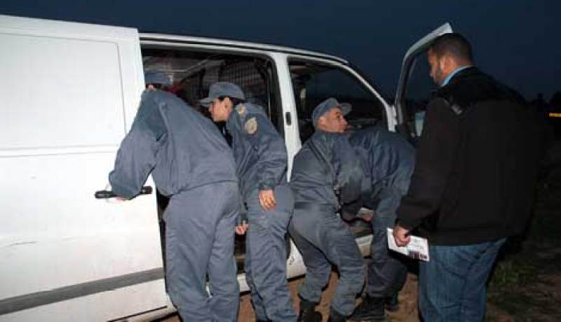 جمارك وهران تحجز 77 قطعة سلاح ناري و409 طالكي والكي