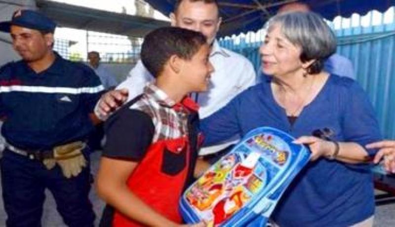 الهلال الأحمر يوزع 10 آلاف محفظة ويدعم 8 آلاف عائلة