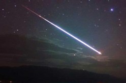 بالفيديو ضوء غريب في سماء تايلندا يثير هلع السكان