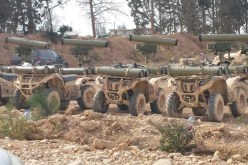 بالصور.. حزب الله يقيم عرضا عسكريا ضخما في سوريا