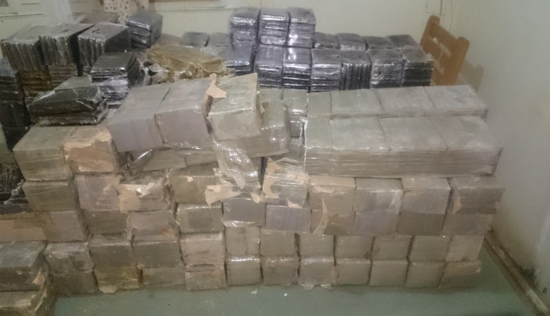 بالصور.. توقيف 25 مهربا وحجز 473 كلغ كيف معالج بالجنوب الجزائري