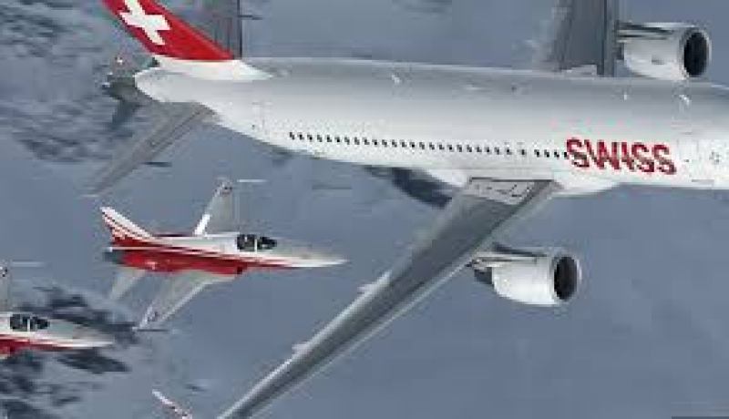 بالفيديوعرض جوي مذهل لطائرة ركاب سويسرية مع 6 مقاتلات