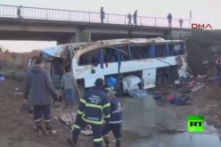 بالفيديو  6 لاجئين يلقون مصرعهم بحادث تصادم غرب تركيا