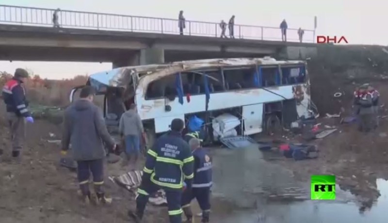 بالفيديو 6 لاجئين يلقون مصرعهم بحادث تصادم غرب تركيا