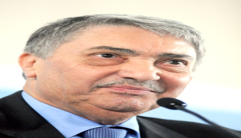 بن فليس.. يفري أزمة غرداية