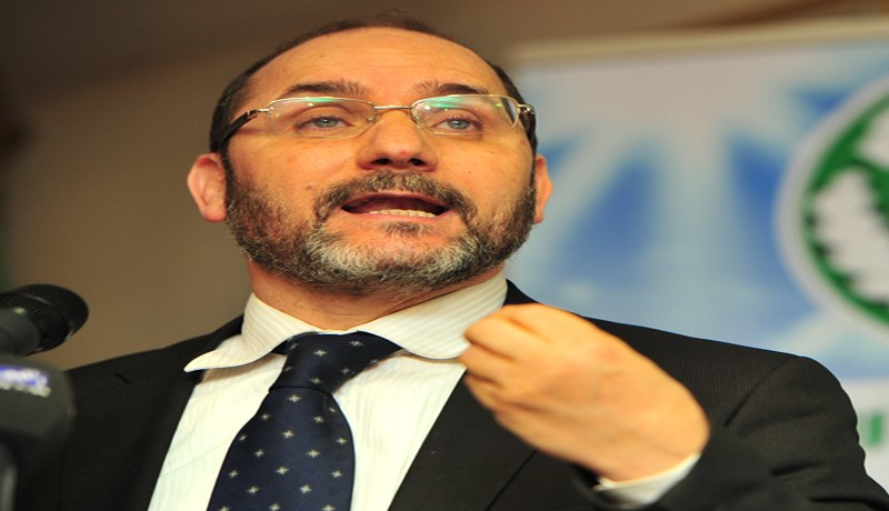 مقري “يجني على براقش”