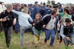 حكم ببراءة المصورة التي ركلت مهاجرين على الحدود المجرية