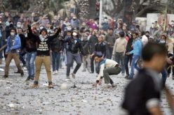 محاولة جديدة لاقتحام ميدان التحرير والإنقاذ تحشد لجمعة الخلاص
