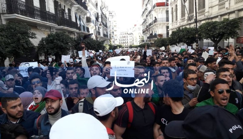 بالفيديو: طلاب الجامعات في مسيرات سلمية ضد ترشح بوتفليقة