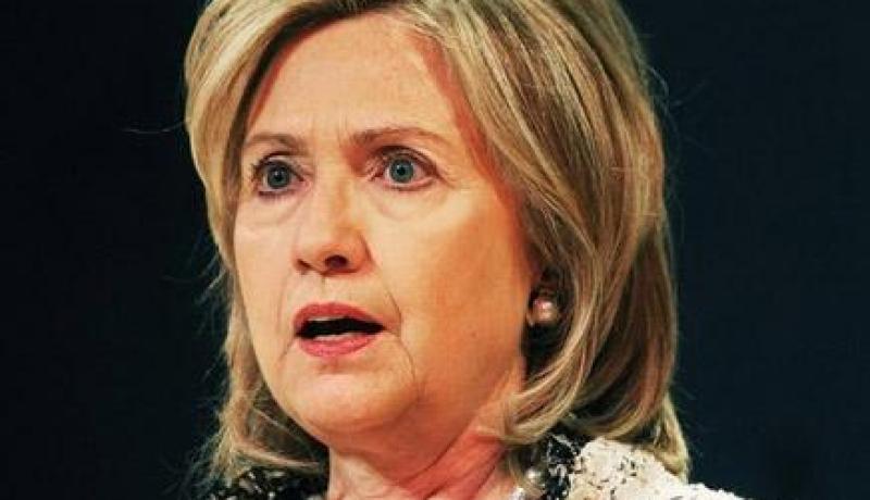 شبان فلسطينيون يتظاهرون ضد زيارة كلينتون إلى رام الله