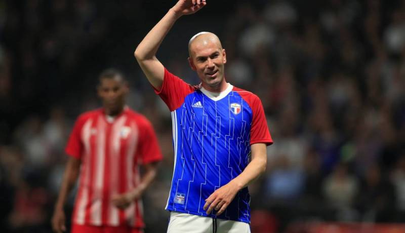 بالفيديو.. “زيدان” يظهر لأول مرة منذ إستقالته من تدريب الملكي ويخطف الأنظار