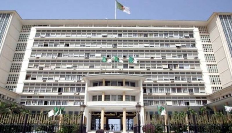 وزارة الداخلية تفتح تحقيقا لمعرفة أسباب حريق الشاطئ الأزرق