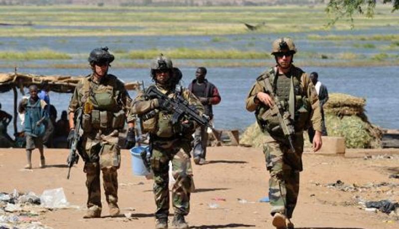 فرنسا تسنتجد بكندا لانقاذها من المستقنع المالي