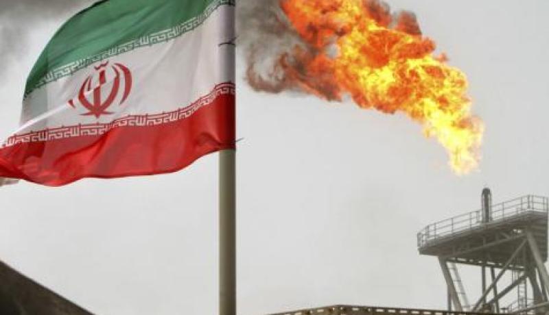 إيران تتحدى العقوبات وتبدأ مناورة صاروخية