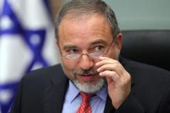 ليبرمان يرفض الاستقالة بعد اتهامه بالاحتيال