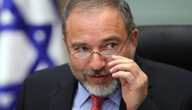 ليبرمان يرفض الاستقالة بعد اتهامه بالاحتيال