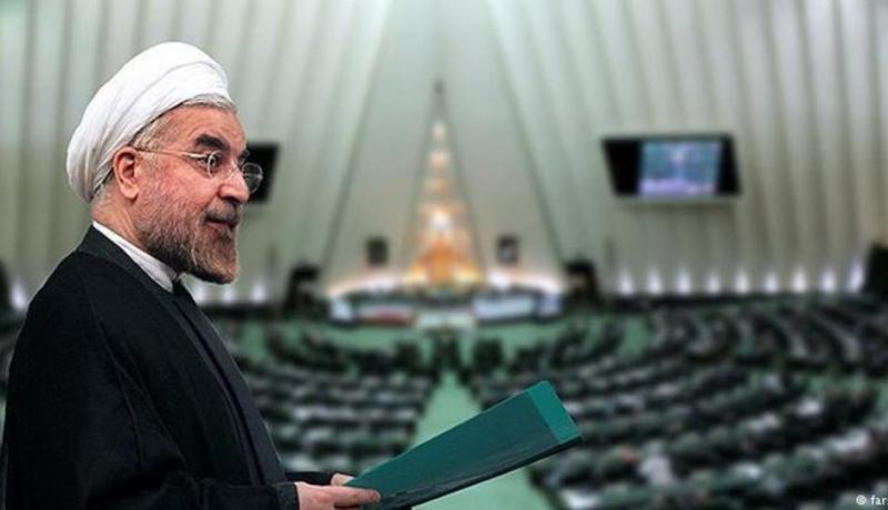 الأزمة الإقتصادية التي تضرب إيران تجر رئيس البلاد للبرلمان