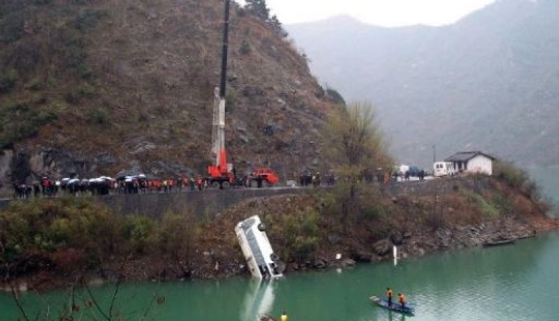 مصرع 11 طفلا في الصين إثر سقوط حافلتهم في بركة