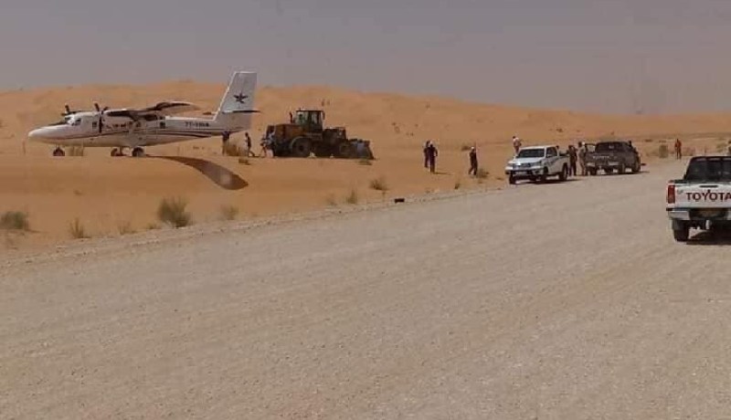 بالصور .. انحراف طائرة صغيرة الحجم عن مسارها بالبرمة بورقلة