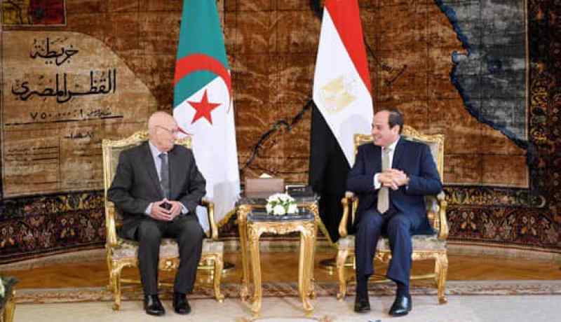 بن صالح يصل إلى مصر ويستقبل من طرف “السيسي”