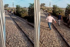 بالصور:مسافرون يكملون طريقهم مشيا بسبب توقف قطار الثنية-الجزائر