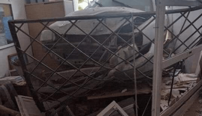 بالصور.. إصطدام سيارة بمصلحة طب الأطفال داخل مستشفى بارني بالعاصمة