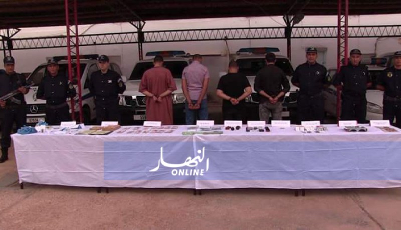 بالصور..سم الزرنيخ القاتل وأموال مزورة وكتب وطلاسم هذا ما تم ضبطه لدى عصابة بغرداية