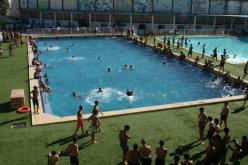 “الحرمة” تجرّ العاصميين إلى المسابح