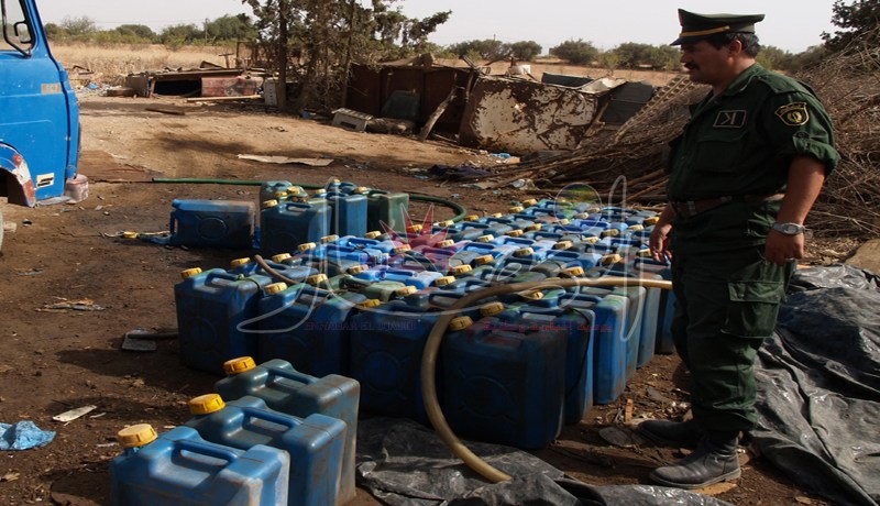 الحلابة يرفعون كمية الوقود المهرّب إلى تونس والمغرب