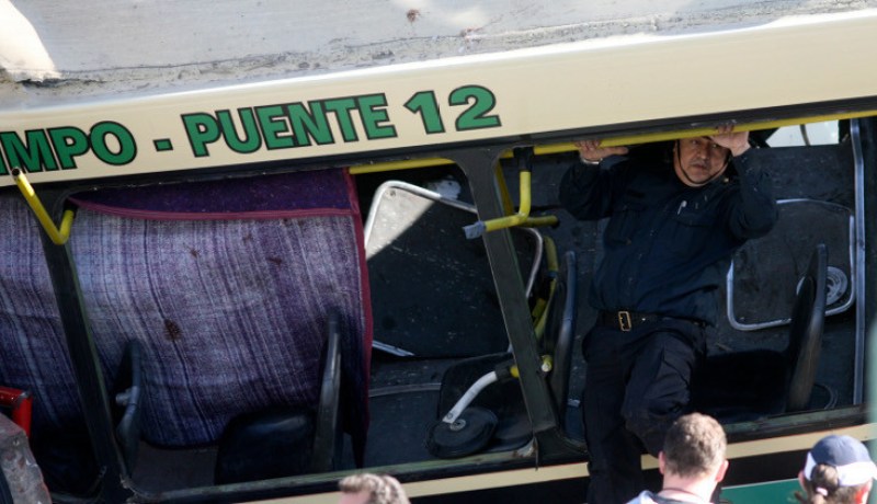 هلاك أكثر من 40 دركيا جراء سقوط حافلة من فوق جسر بالأرجنتين