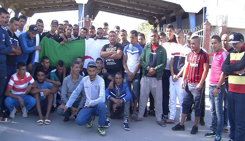 شباب بطالون ينتفضون ويحاولون الانتحار جماعيا أمام مركب الحديد والصلب في عنابة