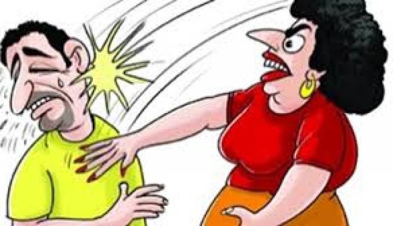 زوجة تضرب زوجها بقارورة زجاجية