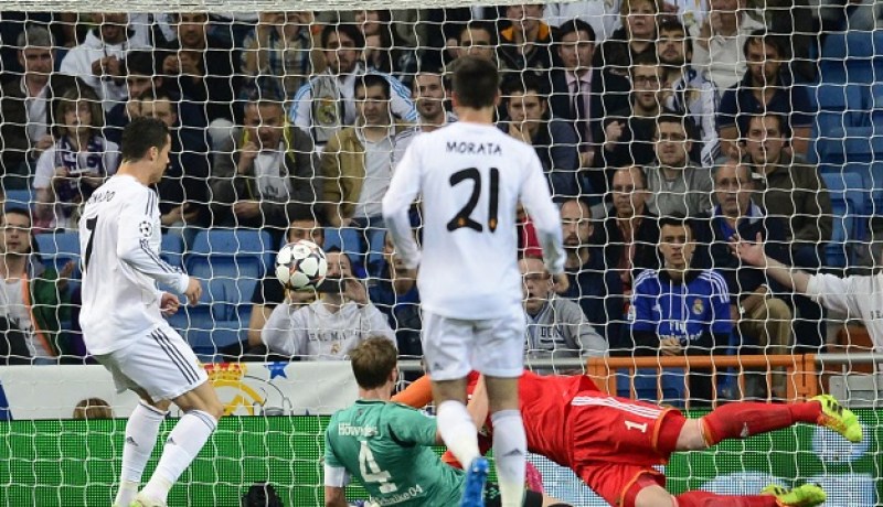 ريال مدريد يجدد فوزه على شالكه بأقل مجهود ويبلغ رسميا ربع نهائي دوري الأبطال