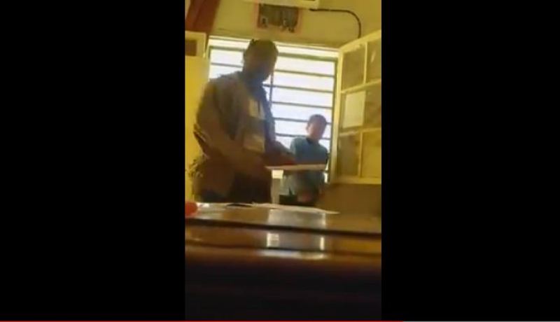 فيديو معلم يبرح التلاميذ ضربا في متوسطة بورقلة والسبب