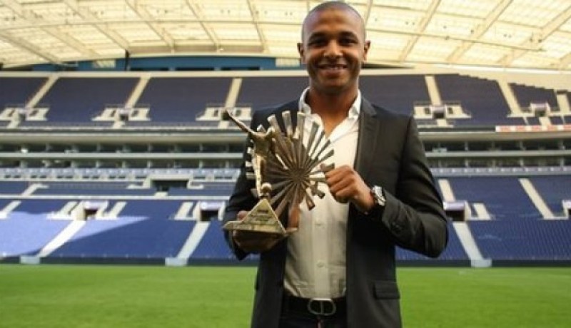 براهيمي يُتوج بجائزة فردية جديدة في البرتغال