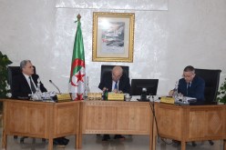 وزير الداخلية يجتمع مع الإطارات المركزية للقطاع