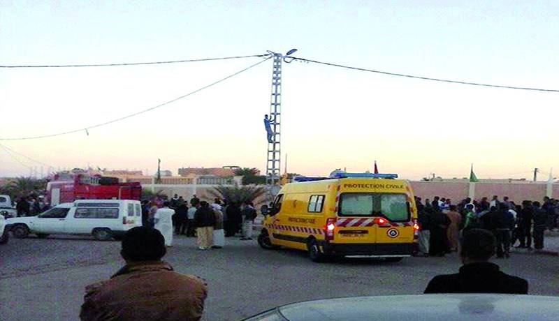 محاولة انتحار شاب من أعلى عمود كهربائي في ورڤلة