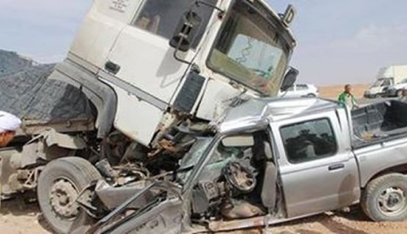 قتيل وجريح اثر اصدام سيارة بشاحنة في غليزان