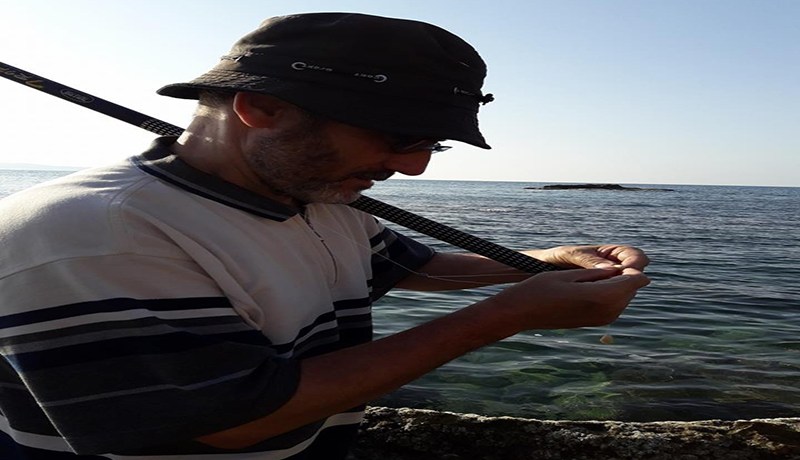 مقري يصطاد الصبر بعيدا عن السياسة