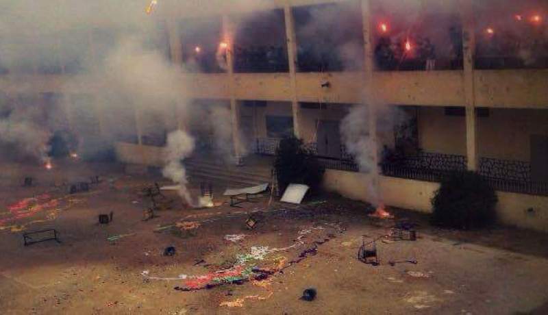 التلاميذ يلهبون ثانوية براقي  بكراكاج