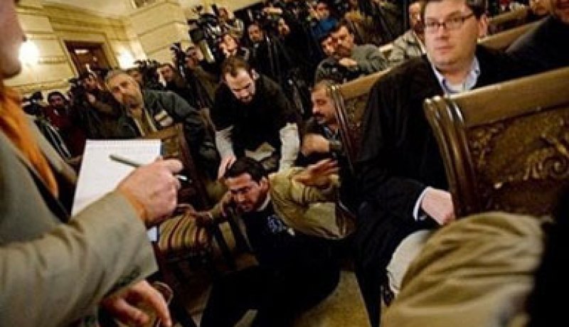 منتظر الزيدي أطلق بالمنجنيق من الغموض إلى الشهرة العالمية