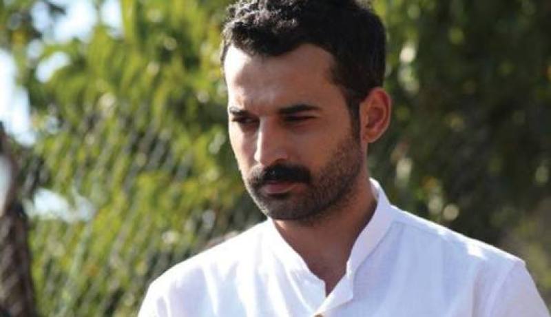 بعد فعلته الشنعاء النجم التركي أورهان يكشف عن سبب قتله لوالده