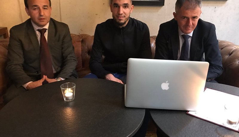 بالصور.. ألكاراز يلتقي مع بن طالب في إطار جولته الأوروبية