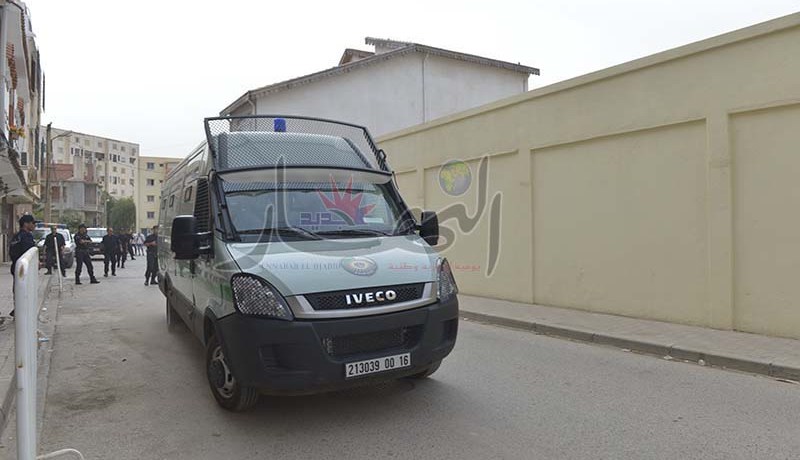 توقيف مدير سجن البليدة بتهمة محاولة تهريب الذراع الأيمن لعبد المومن خليفة