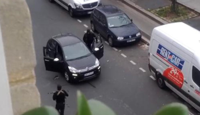 اعتقال 3 اشخاص على صلة بهجمات شارلي ايبدو في باريس