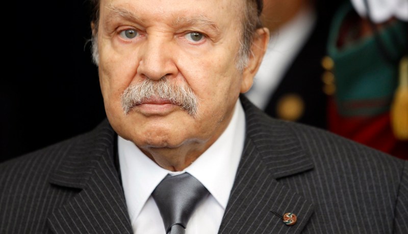 بوتفليقة يؤكد أن الجزائر ستتصدى لتداعيات انخفاض أسعار النفط بسياسة نمو اقتصادي حكيمة